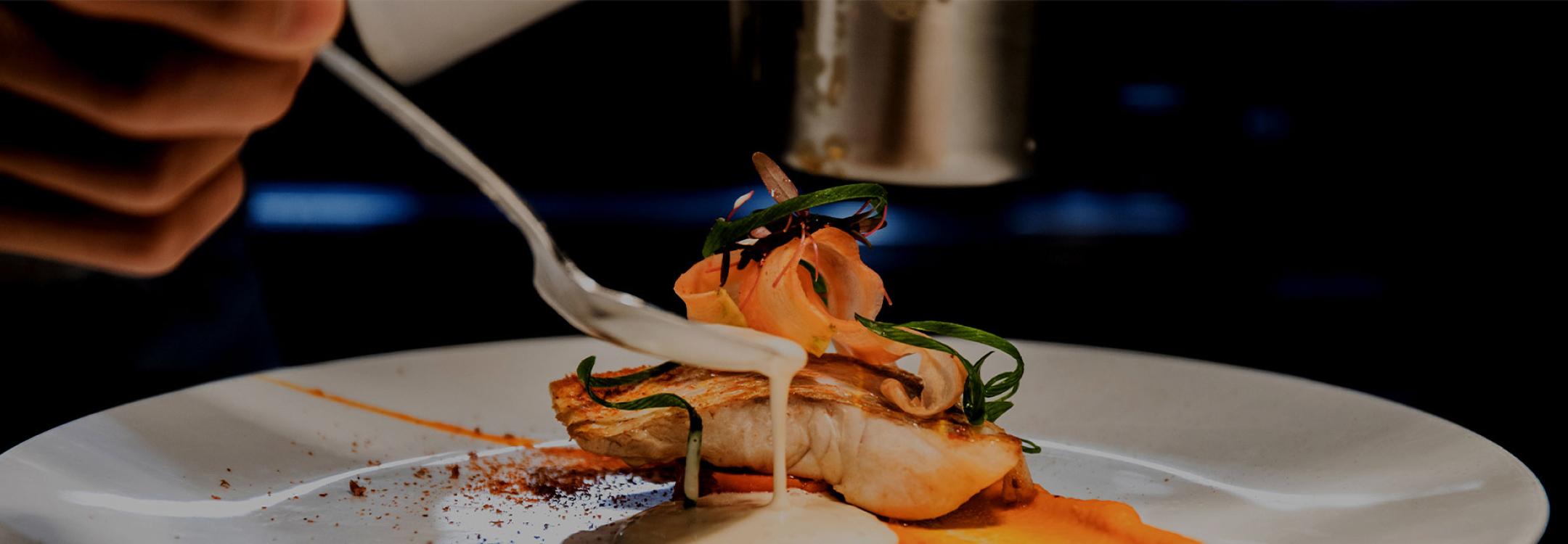 本格フレンチ魚料理のソース仕上げ