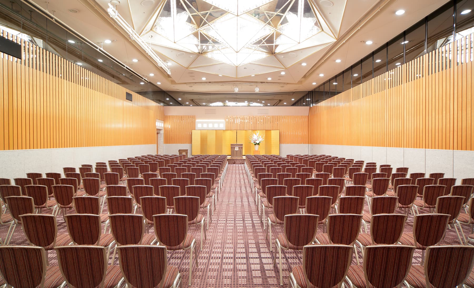 ホテルグランヴィア京都 大宴会場シアター形式の会議室。