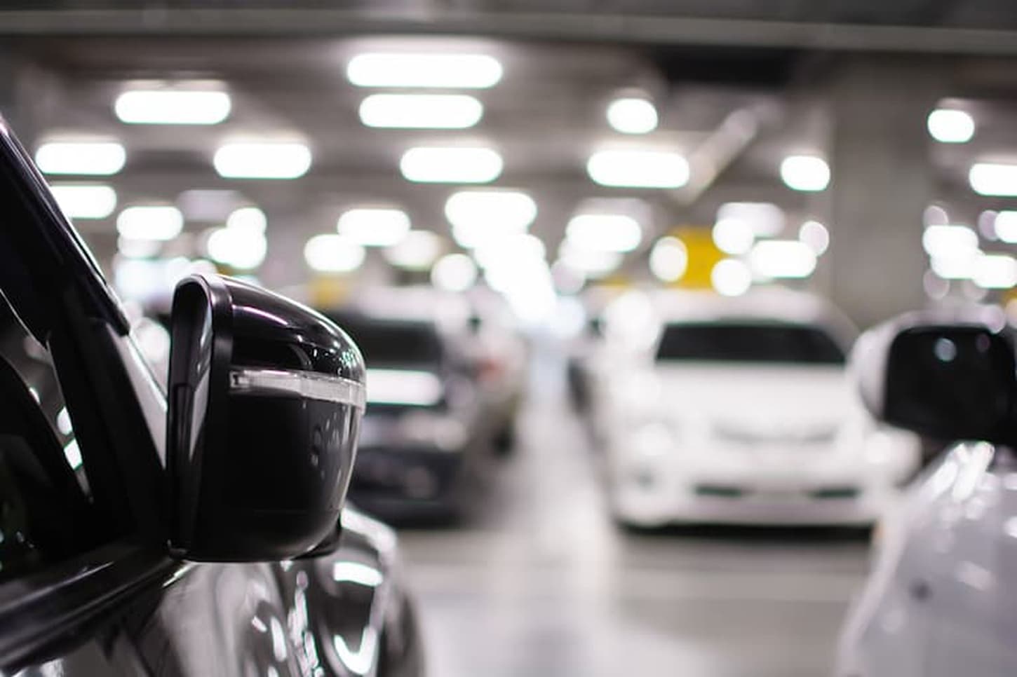 ホテルの地下駐車場イメージ