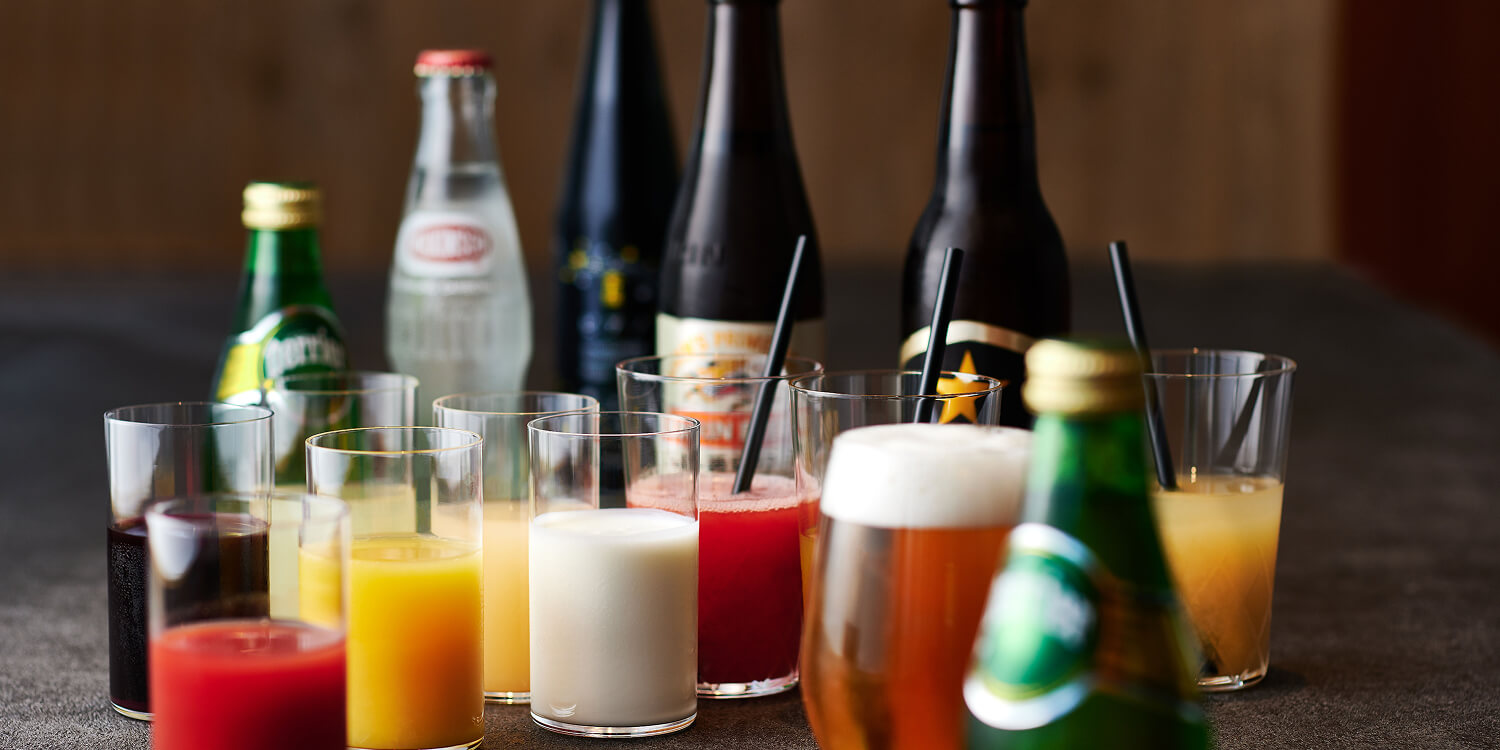 瓶ビールやジュース、炭酸など種類豊富なドリンク。