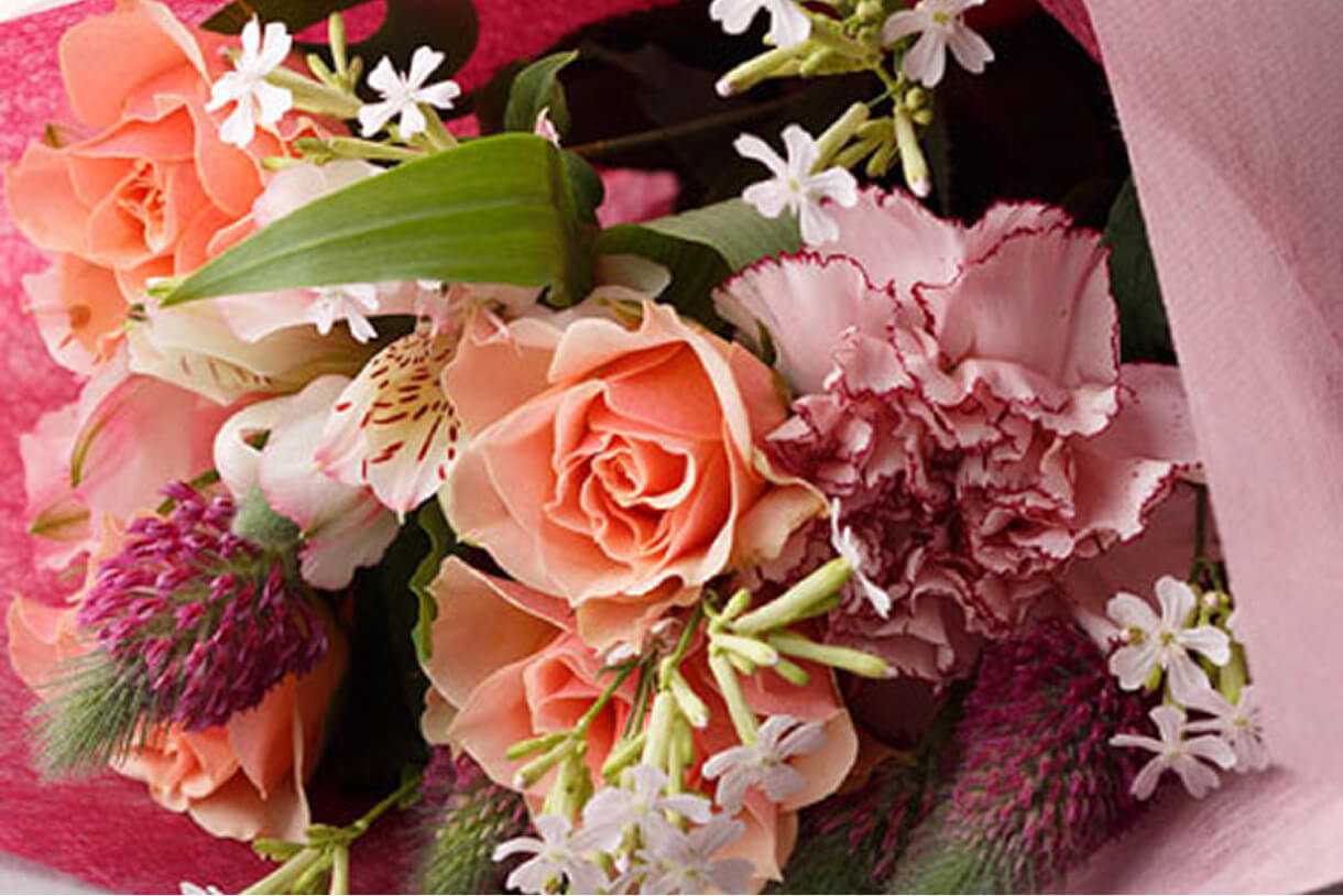 ピンク色中心の色鮮やかなブーケ